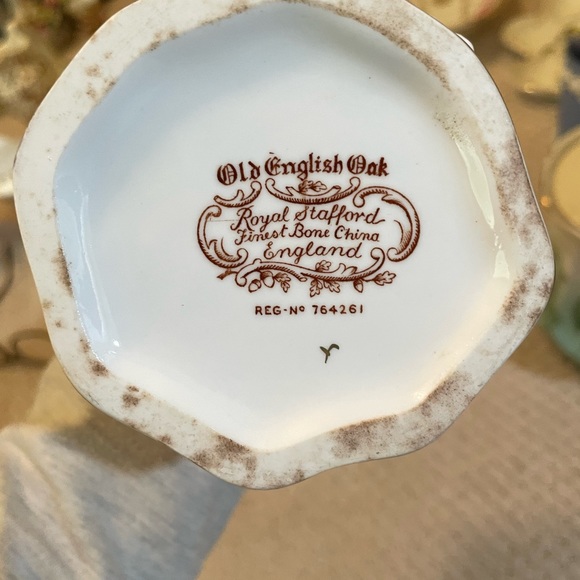 Royal Stafford Old English Oak, Embossed Ivy&Berries Gold And Trim Verge, - Picture 4 of 5